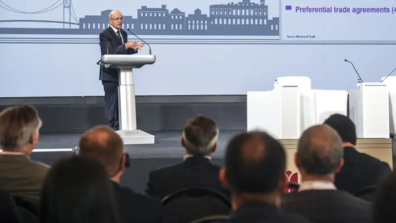 Mehmet Şimşek yatırımcıları ‘iş dünyası dostuyuz’ diyerek ikna etmeye çalıştı