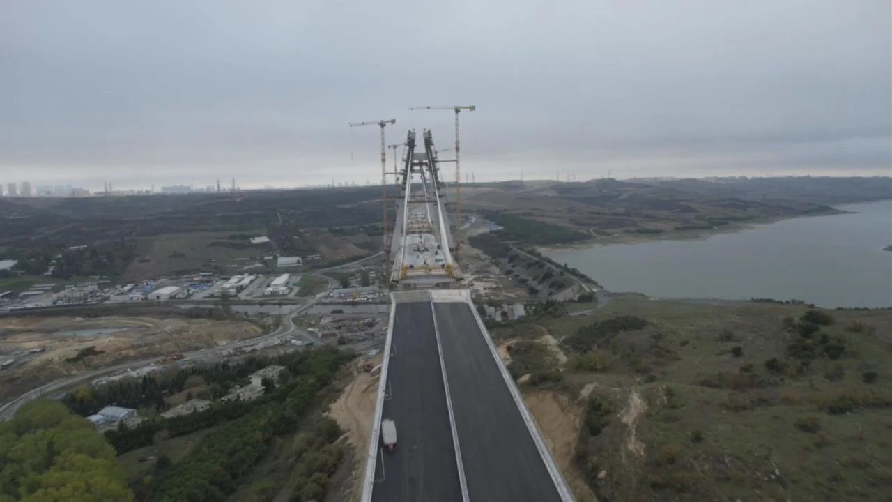 İstanbul’da Sazlıdere Köprüsü’nün yapımında son durum havadan görüntülendi