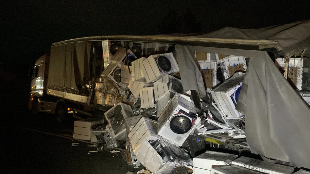 Elazığ’da 3 tır çarpıştı: 1 sürücü hayatını kaybetti