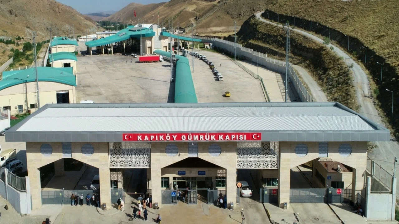 Kapıköy Gümrük Kapısı Türk TIR’larına açıldı