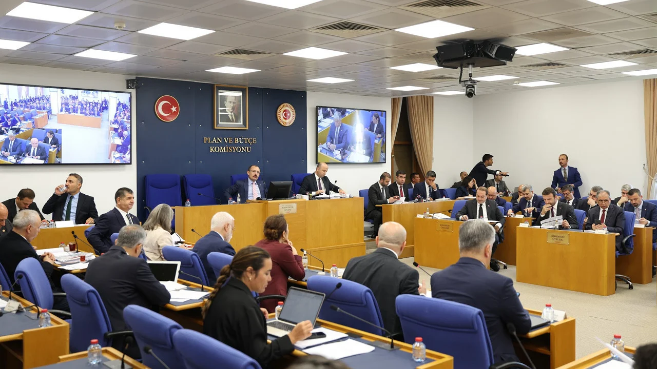 TBMM Plan ve Bütçe Komisyonu’nda AK Parti ile YENİ Parti arasında “Fon krizi” tartışması