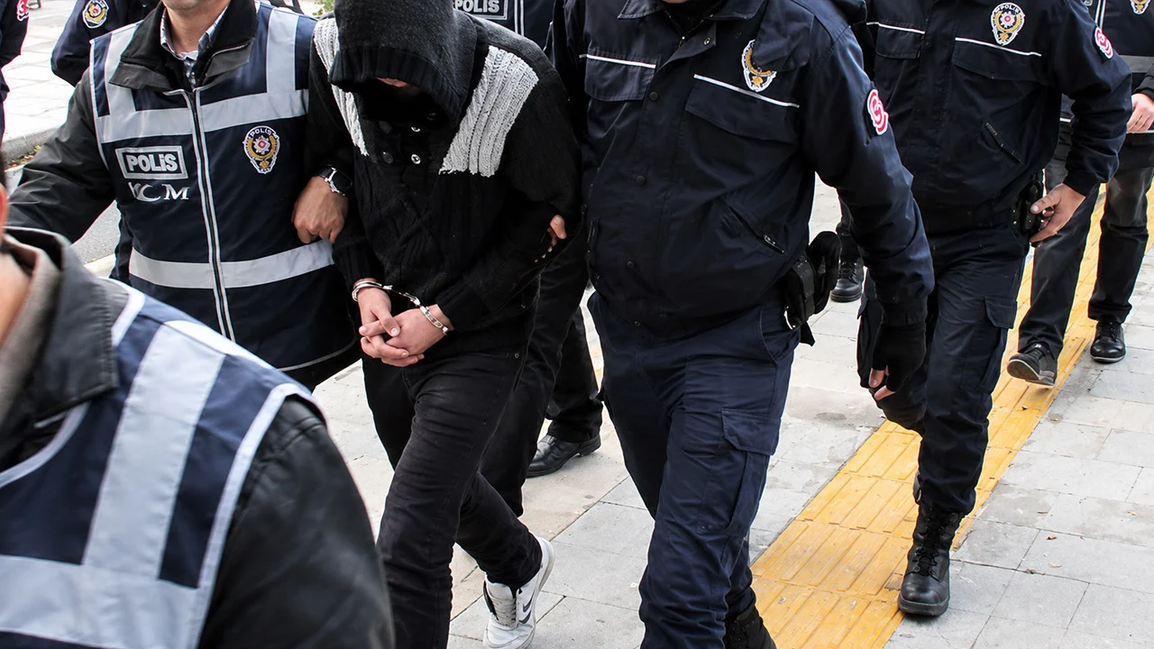 İstanbul’da kaçak tütün operasyonu: 12 kişiye gözaltı kararı